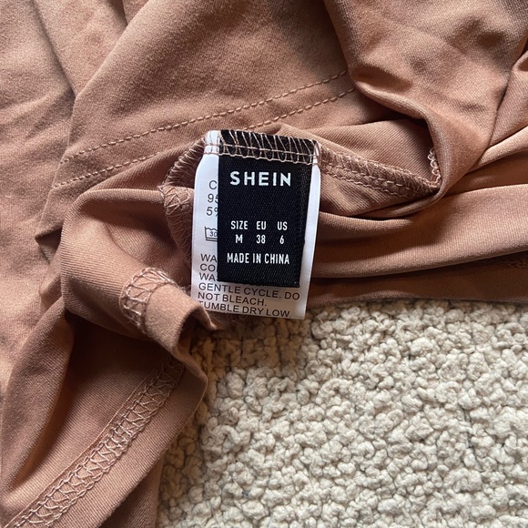 🌸 SHEIN 🌸 nude twist halter dress - Picture 5 of 7